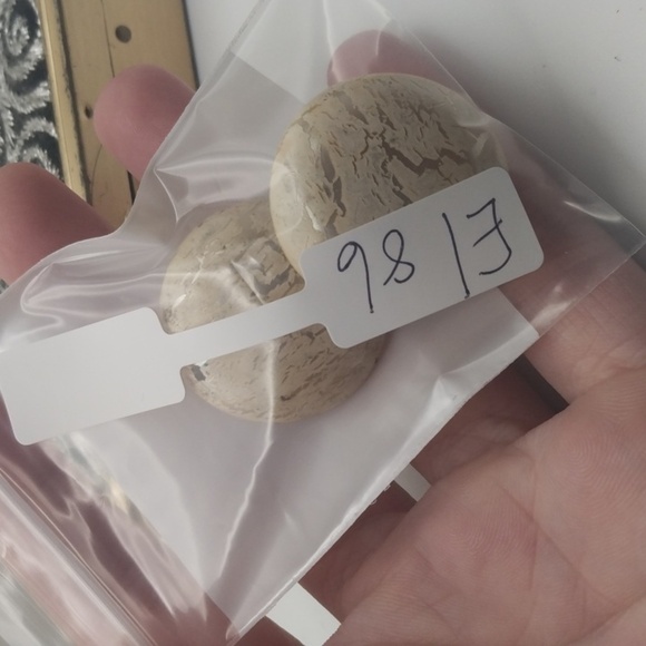 Victorian cream saucer earrings clip on E186 - Picture 3 of 3